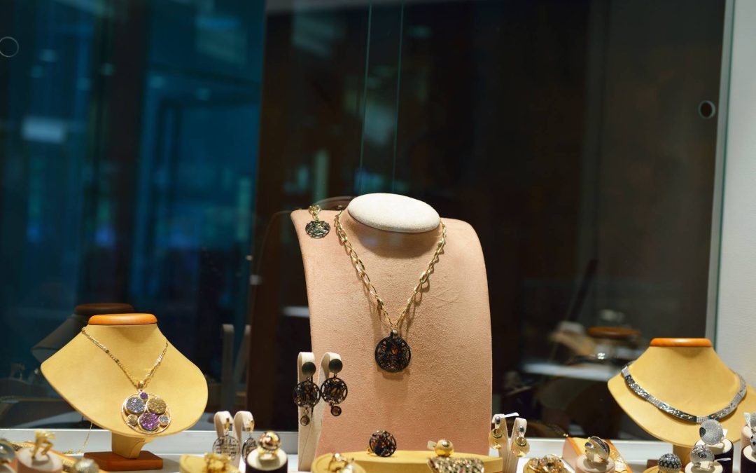 How to get a great deal when buying jewelry at the pawn shop